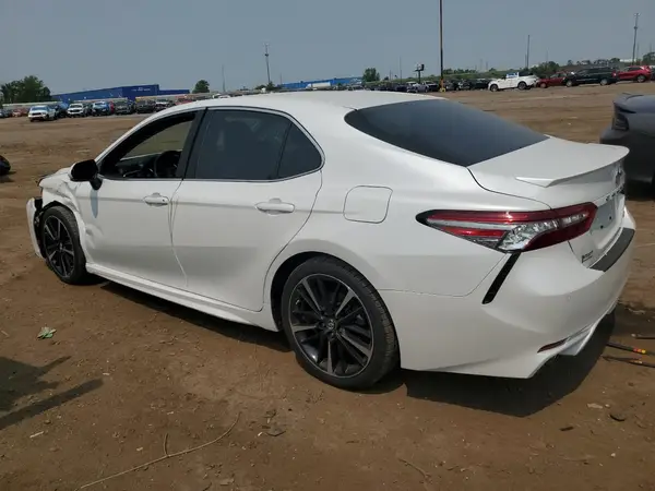 4T1B61HK7JU050502 2018 TOYOTA CAMRY - Image 2