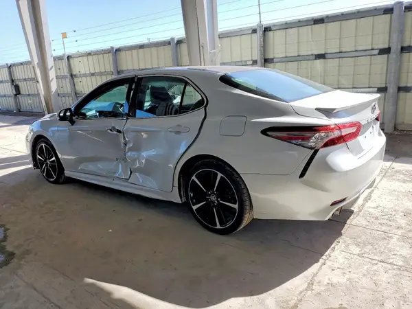 4T1B61HK7JU055053 2018 TOYOTA CAMRY - Image 2