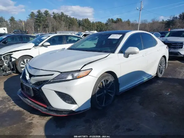 4T1B61HK7JU056039 2018 TOYOTA CAMRY - Image 2