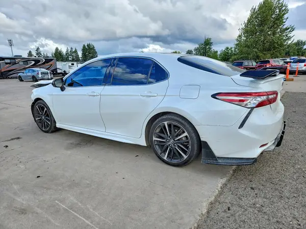 4T1B61HK7JU056378 2018 TOYOTA CAMRY - Image 2
