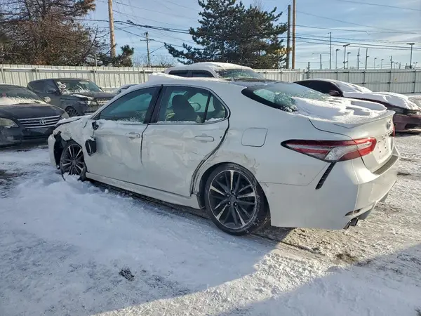 4T1B61HK7JU060589 2018 TOYOTA CAMRY - Image 2