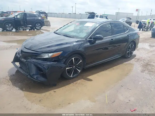 4T1B61HK7JU074427 2018 TOYOTA CAMRY - Image 2