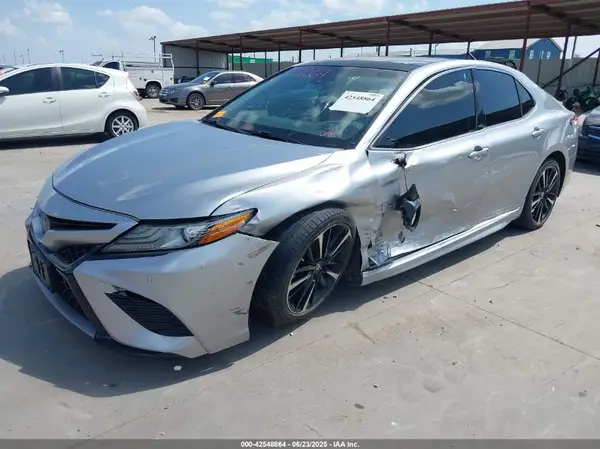 4T1B61HK7JU077229 2018 TOYOTA CAMRY - Image 2