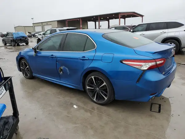 4T1B61HK7JU084648 2018 TOYOTA CAMRY - Image 2