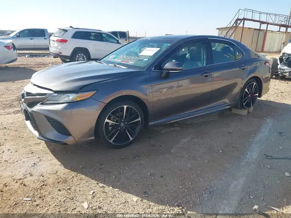 4T1B61HK7JU093690 2018 TOYOTA CAMRY - Image 2