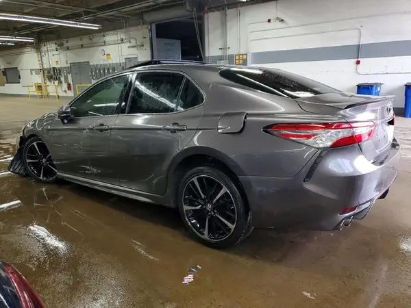 4T1B61HK7JU097917 2018 TOYOTA CAMRY - Image 2