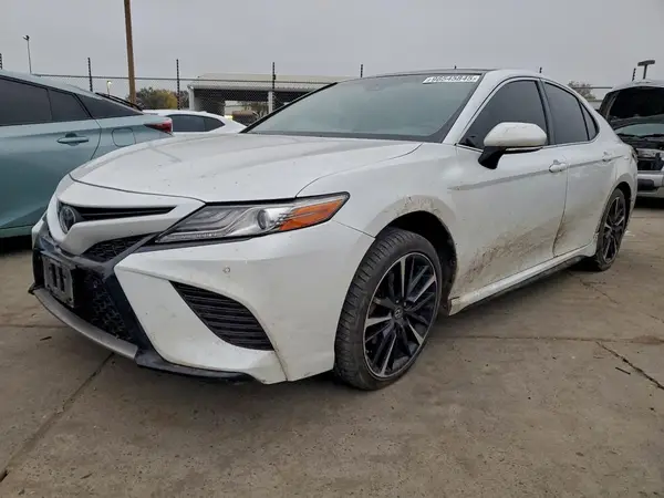 4T1B61HK7JU098677 2018 TOYOTA CAMRY - Image 1