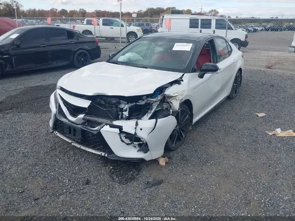 4T1B61HK7JU107569 2018 TOYOTA CAMRY - Image 2
