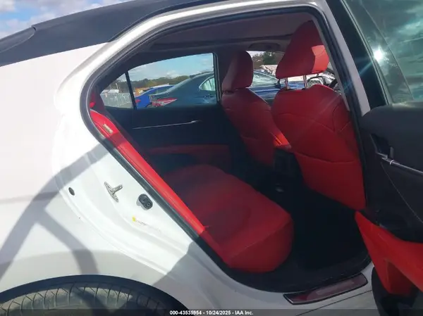 4T1B61HK7JU107569 2018 TOYOTA CAMRY - Image 8