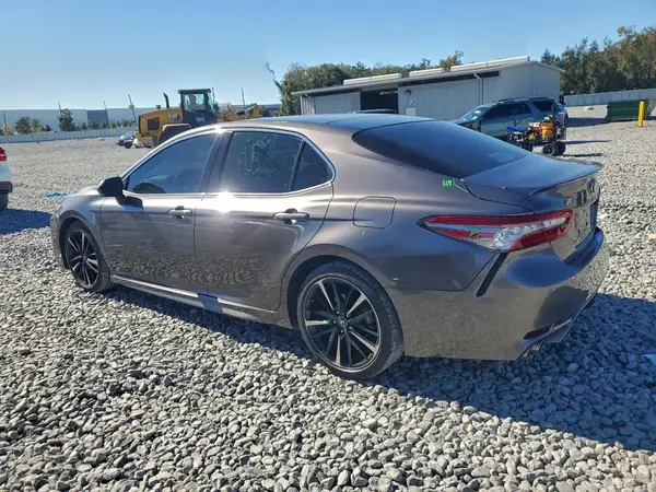 4T1B61HK7JU109645 2018 TOYOTA CAMRY - Image 2