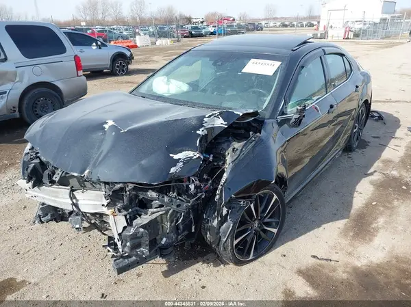 4T1B61HK7JU110889 2018 TOYOTA CAMRY - Image 2