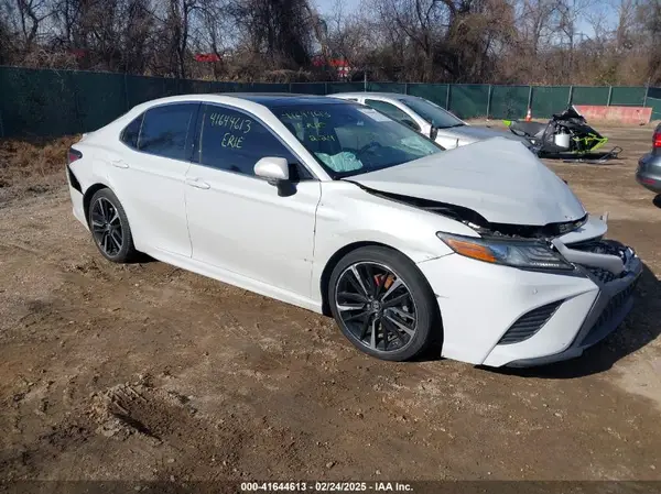 4T1B61HK7JU119043 2018 TOYOTA CAMRY - Image 1