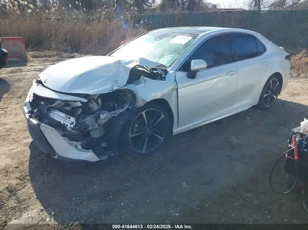 4T1B61HK7JU119043 2018 TOYOTA CAMRY - Image 2