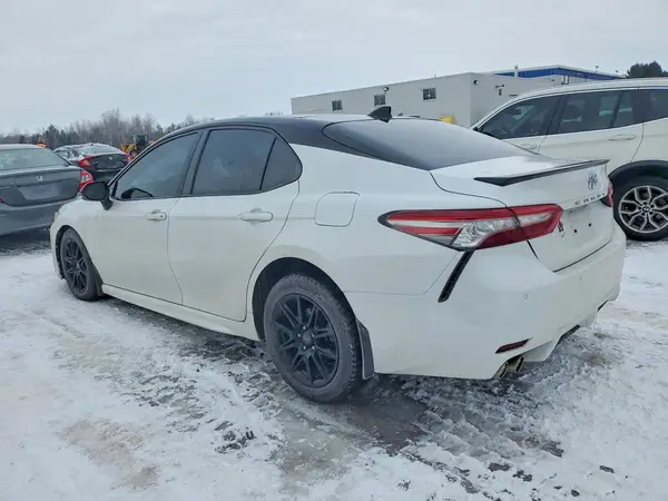 4T1B61HK7JU122797 2018 TOYOTA CAMRY - Image 2