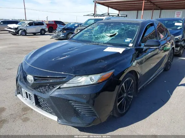 4T1B61HK7JU133783 2018 TOYOTA CAMRY - Image 2