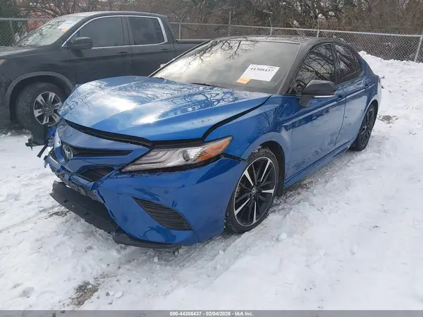 4T1B61HK7JU137526 2018 TOYOTA CAMRY - Image 2