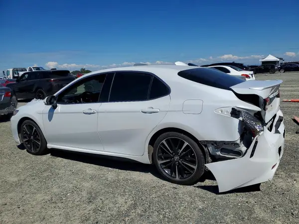4T1B61HK7JU141429 2018 TOYOTA CAMRY - Image 2