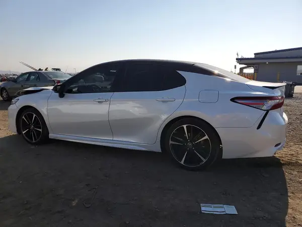 4T1B61HK7JU143889 2018 TOYOTA CAMRY - Image 2