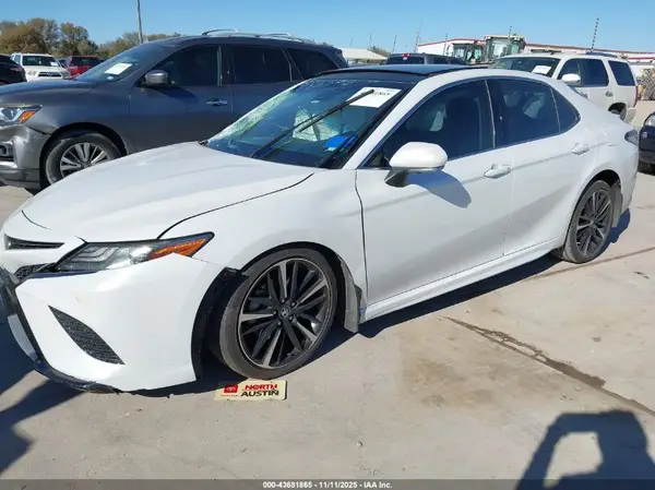 4T1B61HK7JU145688 2018 TOYOTA CAMRY - Image 2