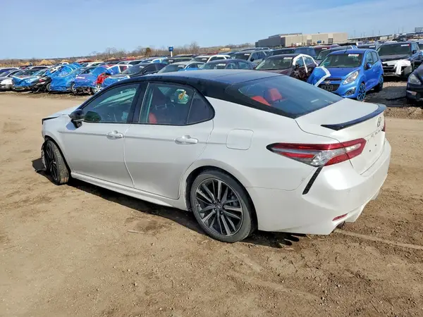 4T1B61HK7JU150454 2018 TOYOTA CAMRY - Image 2