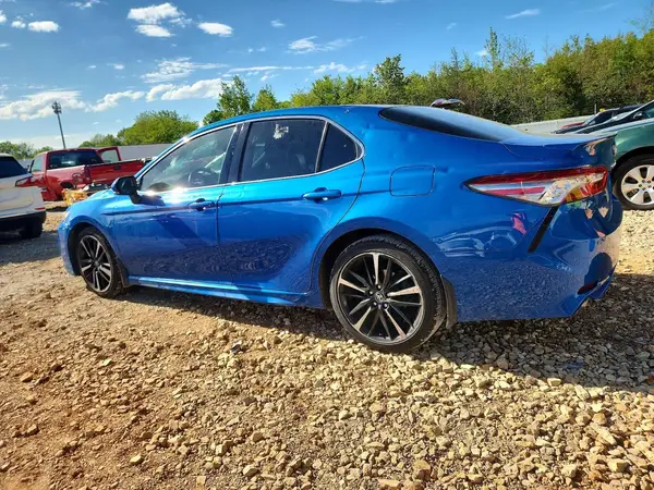 4T1B61HK7JU151765 2018 TOYOTA CAMRY - Image 2
