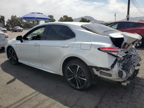 4T1B61HK7JU153256 2018 TOYOTA CAMRY - Image 2