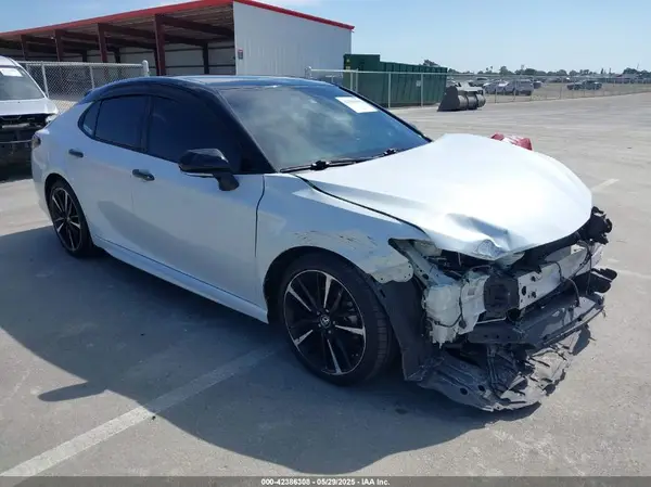 4T1B61HK7JU158330 2018 TOYOTA CAMRY - Image 1