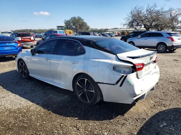 4T1B61HK7JU158487 2018 TOYOTA CAMRY - Image 2