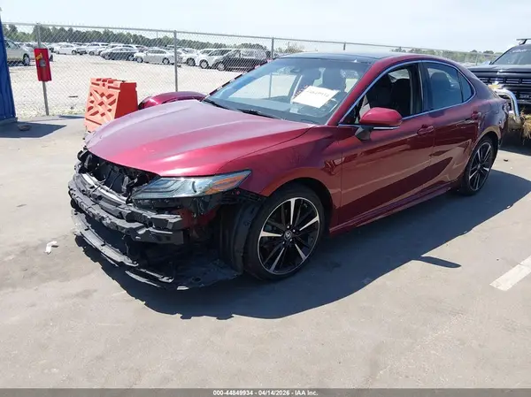 4T1B61HK7JU549378 2018 TOYOTA CAMRY - Image 2