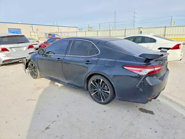 4T1B61HK7JU555942 2018 TOYOTA CAMRY - Image 2