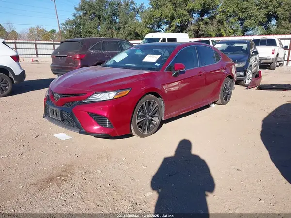 4T1B61HK7JU582302 2018 TOYOTA CAMRY - Image 2