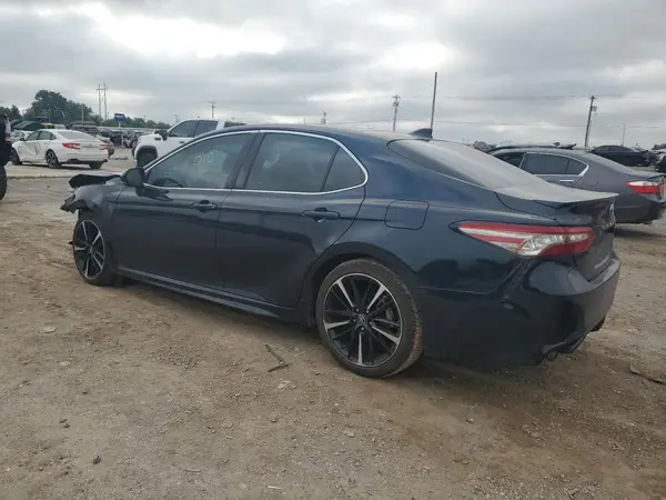 4T1B61HK7JU589623 2018 TOYOTA CAMRY - Image 2