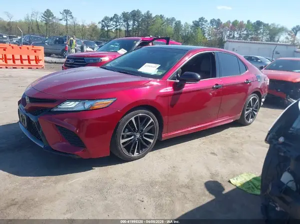 4T1B61HK7JU601561 2018 TOYOTA CAMRY - Image 2