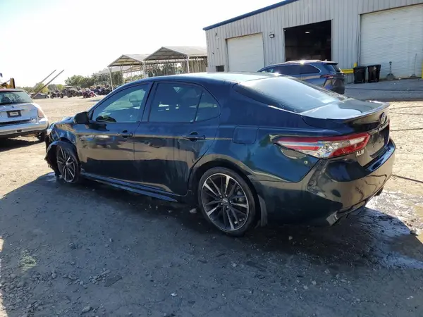 4T1B61HK7JU632387 2018 TOYOTA CAMRY - Image 2