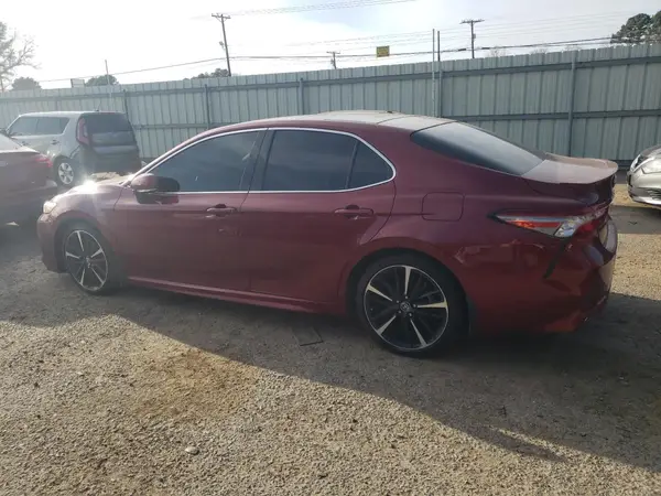4T1B61HK7JU641557 2018 TOYOTA CAMRY - Image 2
