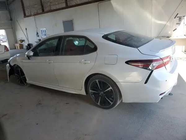 4T1B61HK7JU645396 2018 TOYOTA CAMRY - Image 2