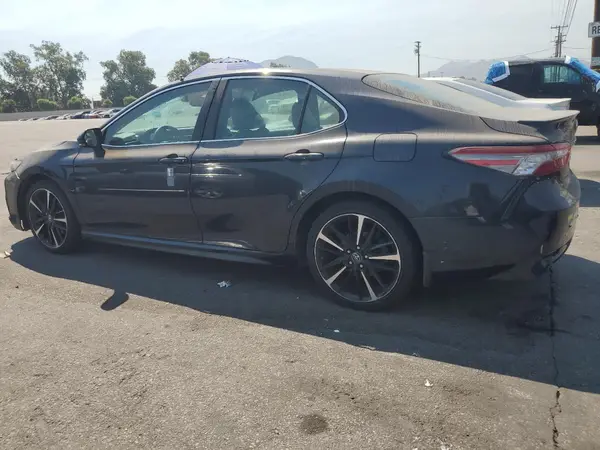 4T1B61HK7JU651196 2018 TOYOTA CAMRY - Image 2