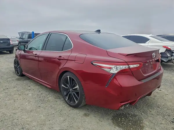 4T1B61HK7JU672372 2018 TOYOTA CAMRY - Image 2