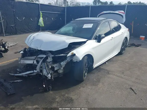 4T1B61HK8JU006749 2018 TOYOTA CAMRY - Image 2