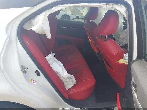 4T1B61HK8JU006749 2018 TOYOTA CAMRY - Image 8