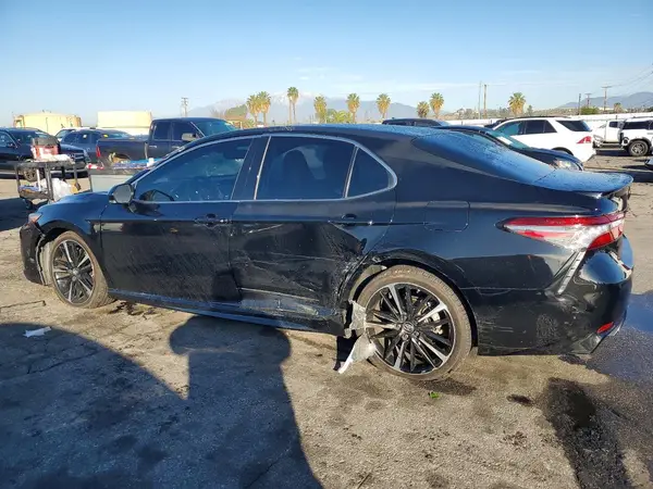 4T1B61HK8JU019498 2018 TOYOTA CAMRY - Image 2
