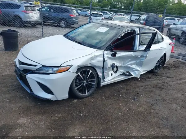 4T1B61HK8JU027701 2018 TOYOTA CAMRY - Image 2