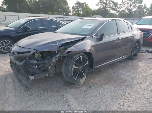 4T1B61HK8JU036852 2018 TOYOTA CAMRY - Image 2