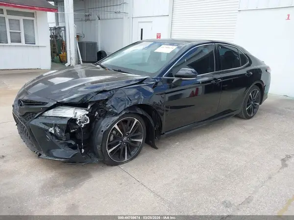 4T1B61HK8JU038360 2018 TOYOTA CAMRY - Image 2