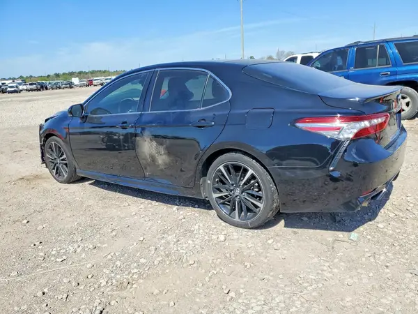 4T1B61HK8JU039833 2018 TOYOTA CAMRY - Image 2