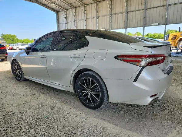 4T1B61HK8JU051769 2018 TOYOTA CAMRY - Image 2