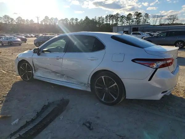 4T1B61HK8JU053859 2018 TOYOTA CAMRY - Image 2