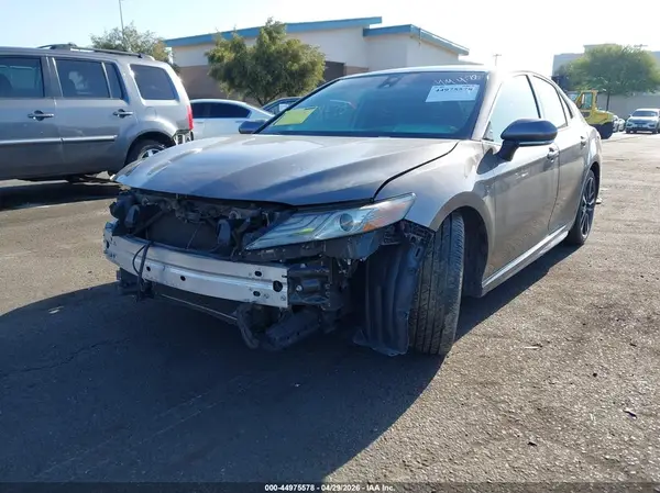 4T1B61HK8JU057426 2018 TOYOTA CAMRY - Image 2