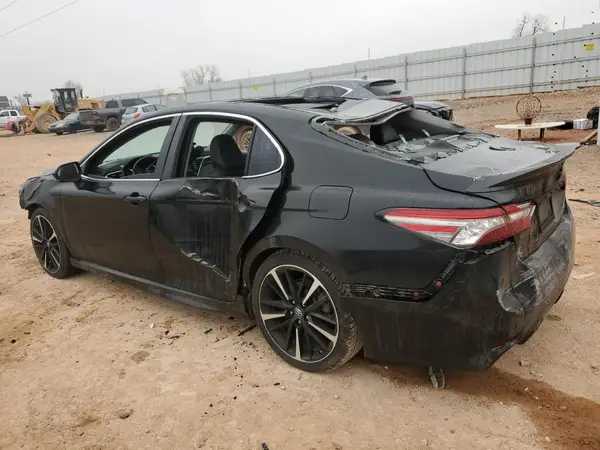 4T1B61HK8JU057930 2018 TOYOTA CAMRY - Image 2