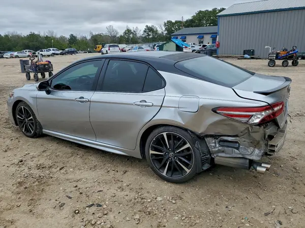 4T1B61HK8JU064943 2018 TOYOTA CAMRY - Image 2